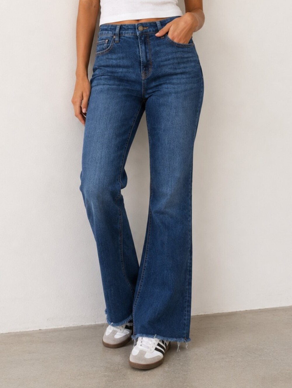 Old Navy Higher High-Rise Anza Flare Raw Hem Jeans Size 6